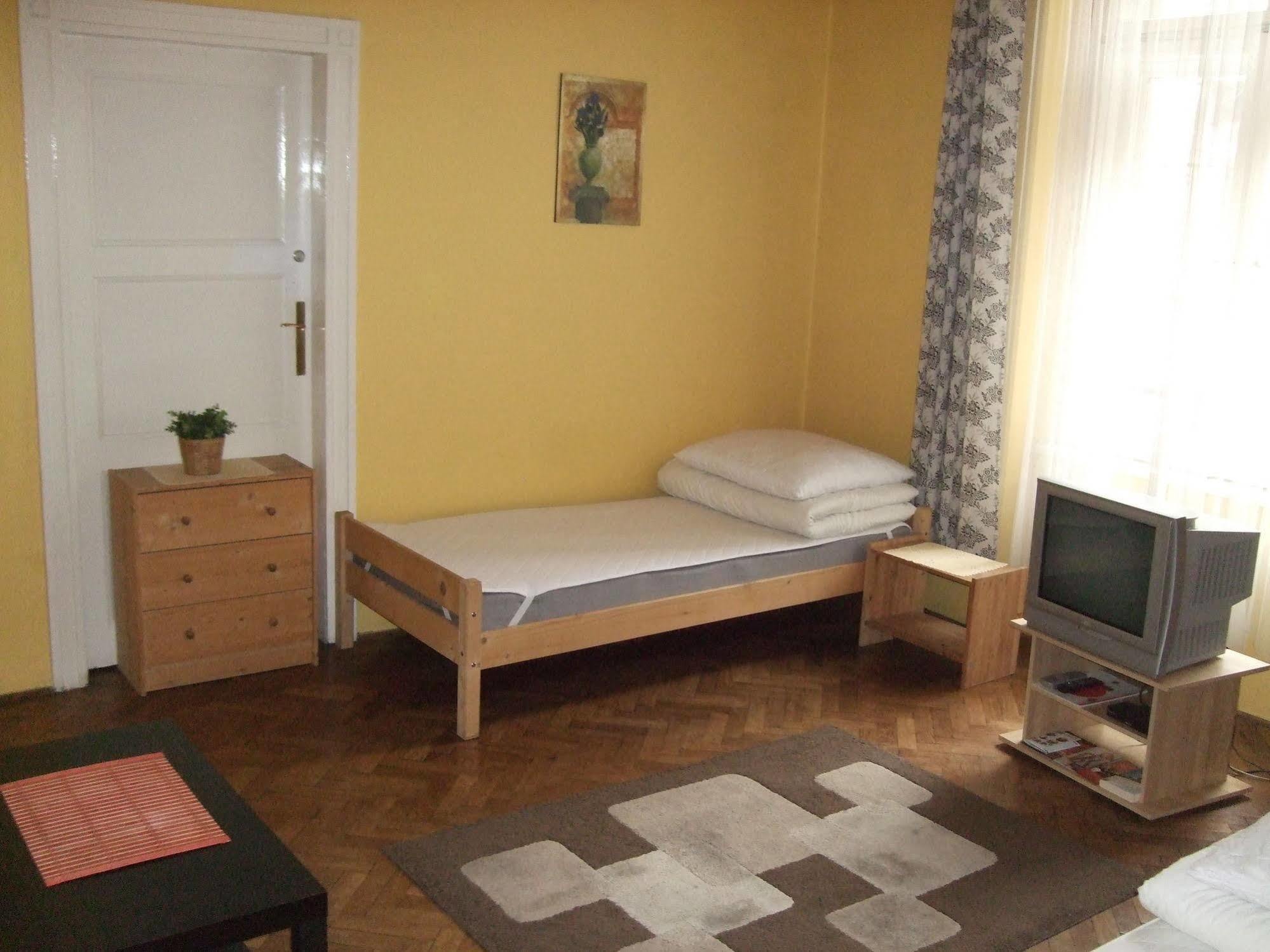 Old Walls Hostel Krasków Eksteriør bilde
