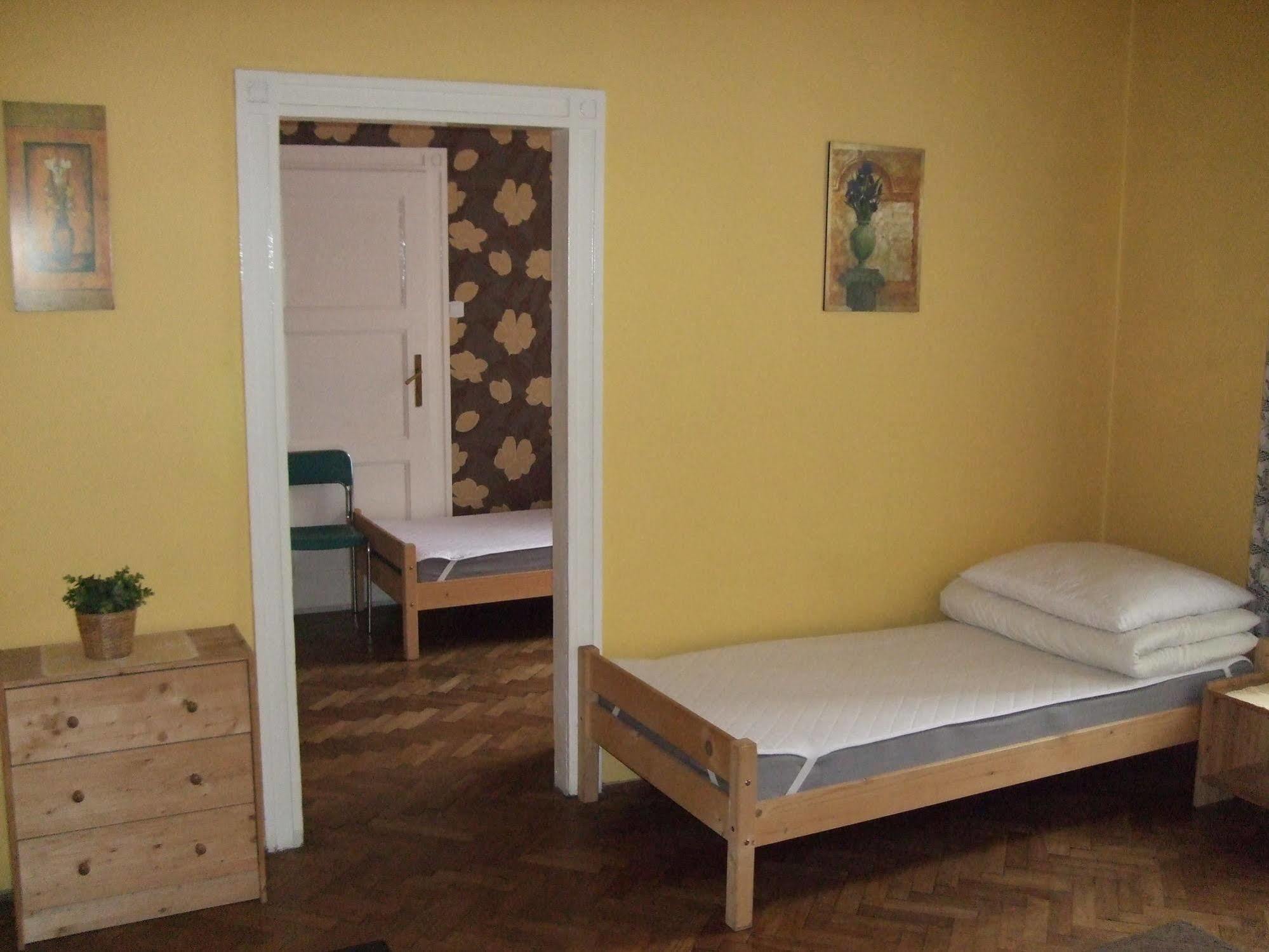 Old Walls Hostel Krasków Eksteriør bilde