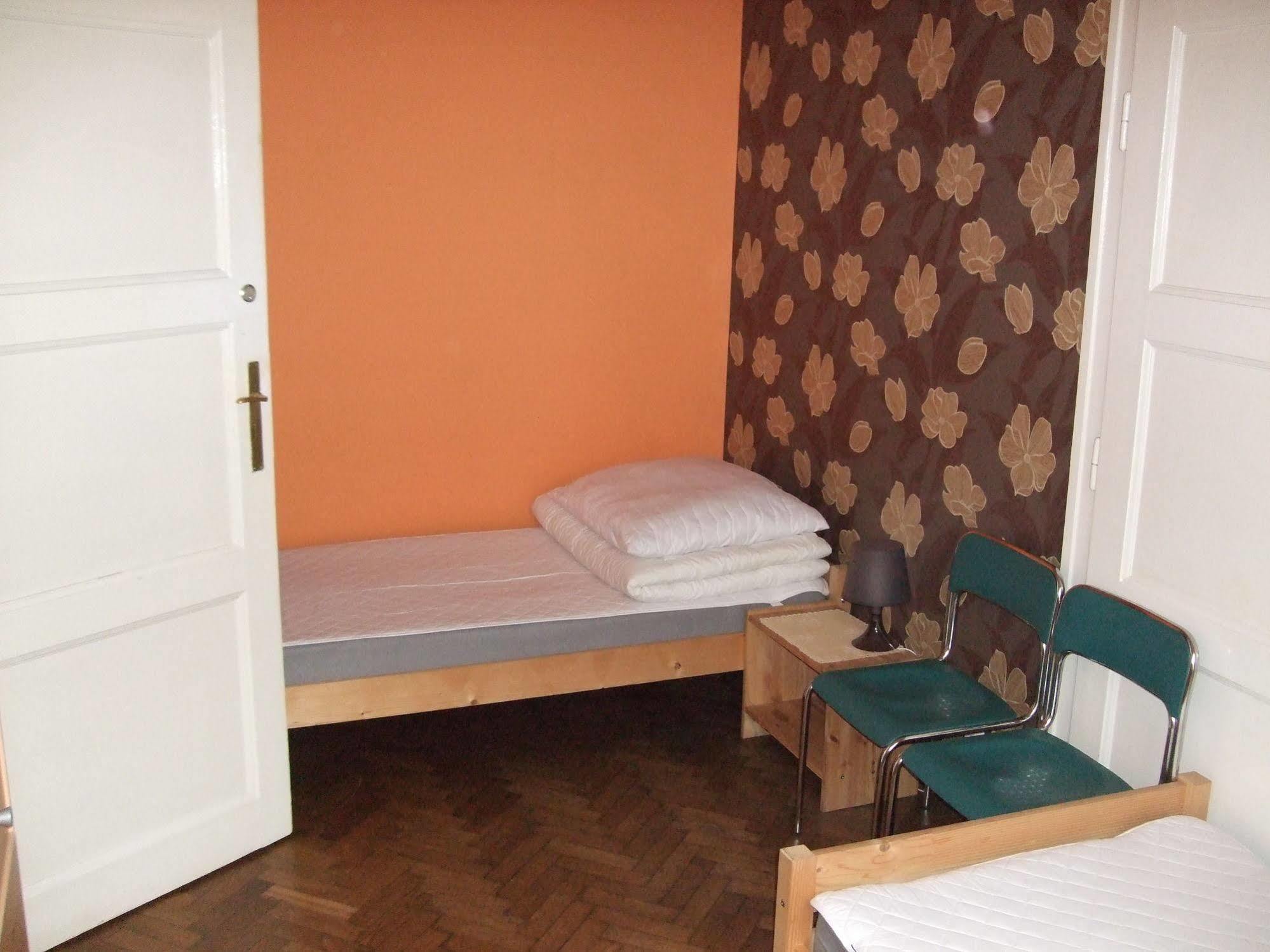 Old Walls Hostel Krasków Eksteriør bilde
