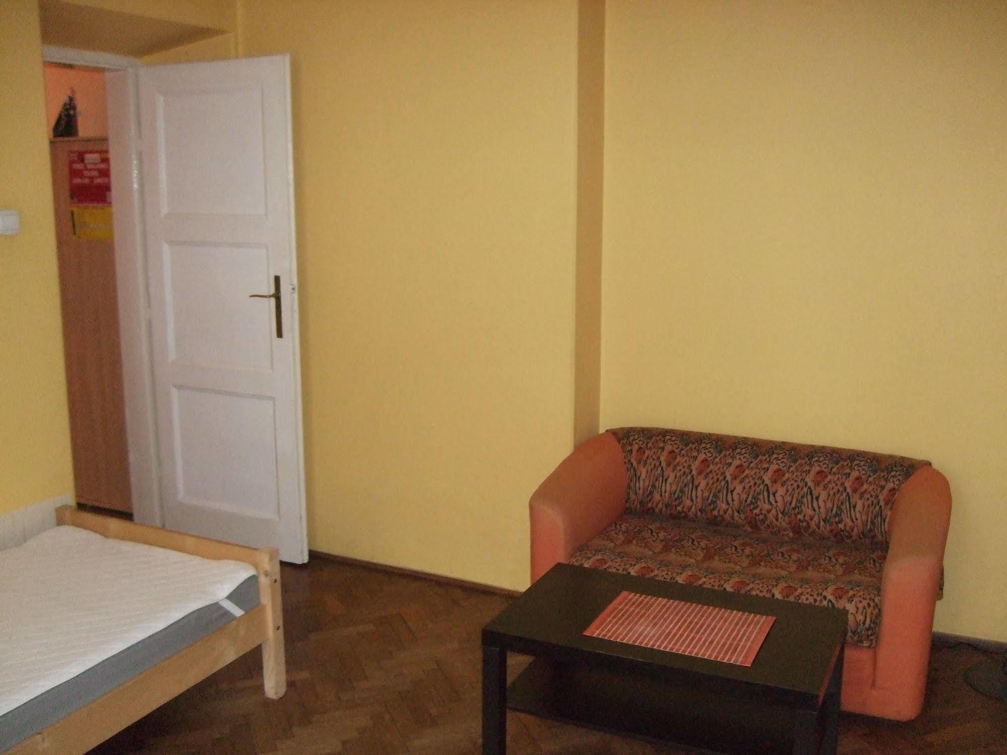 Old Walls Hostel Krasków Eksteriør bilde