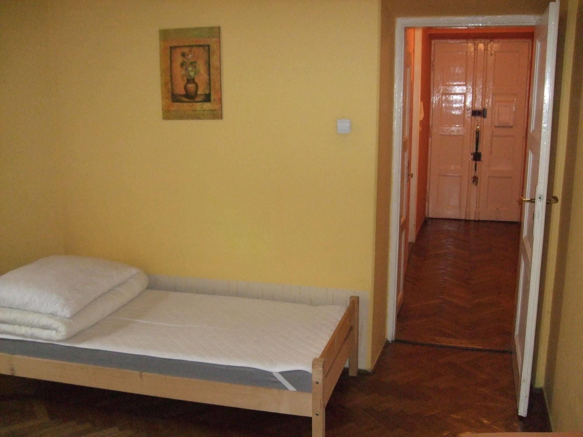 Old Walls Hostel Krasków Eksteriør bilde