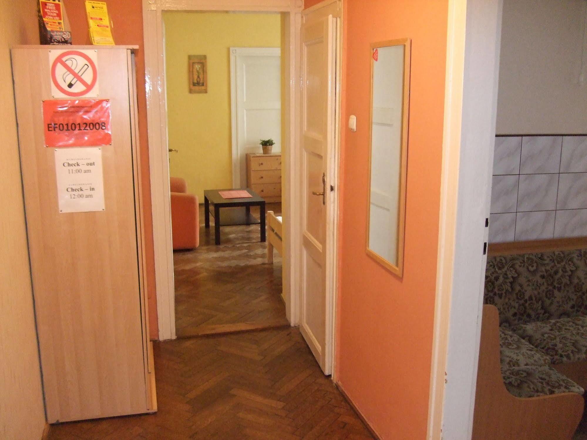 Old Walls Hostel Krasków Eksteriør bilde