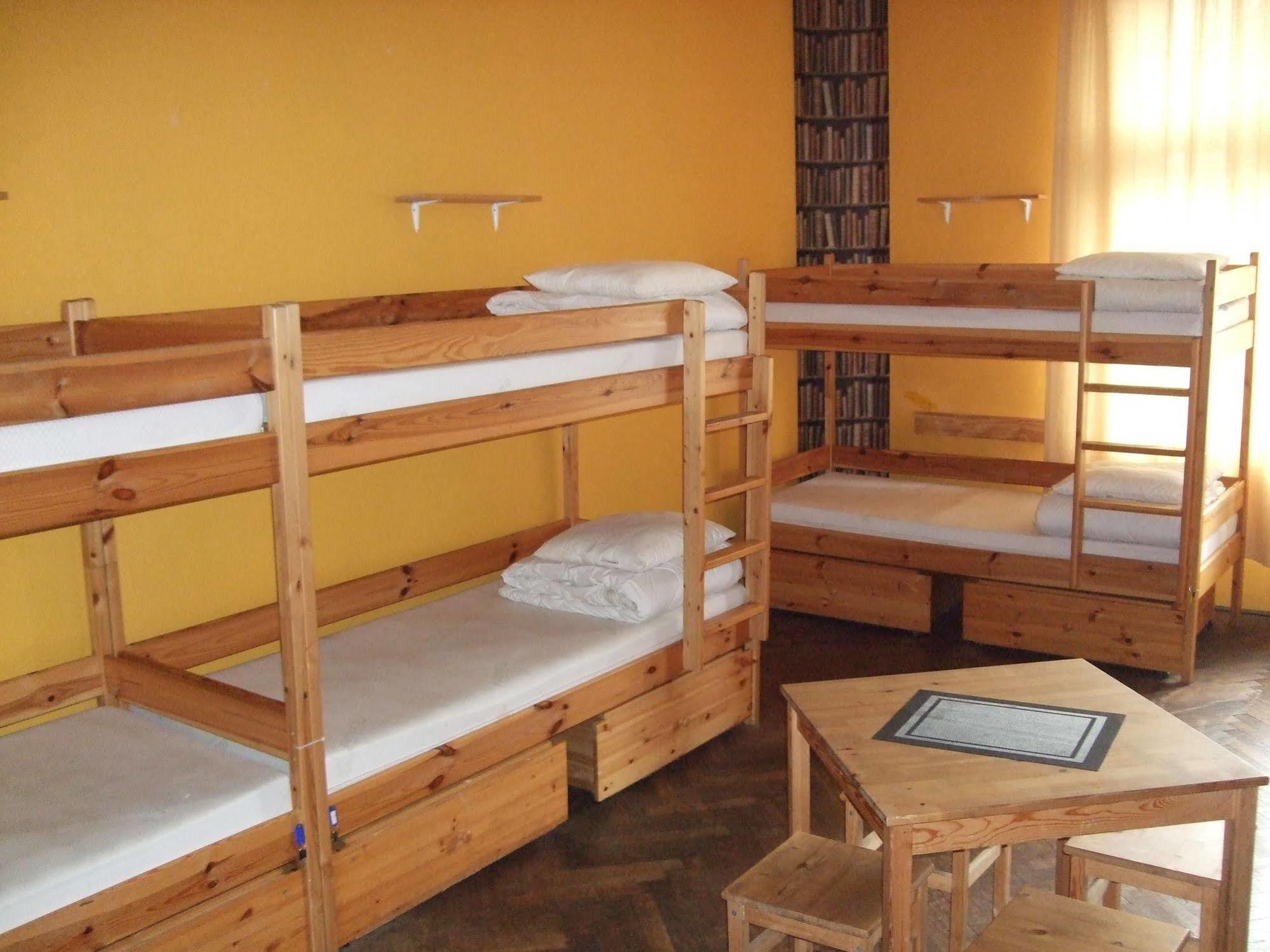 Old Walls Hostel Krasków Eksteriør bilde