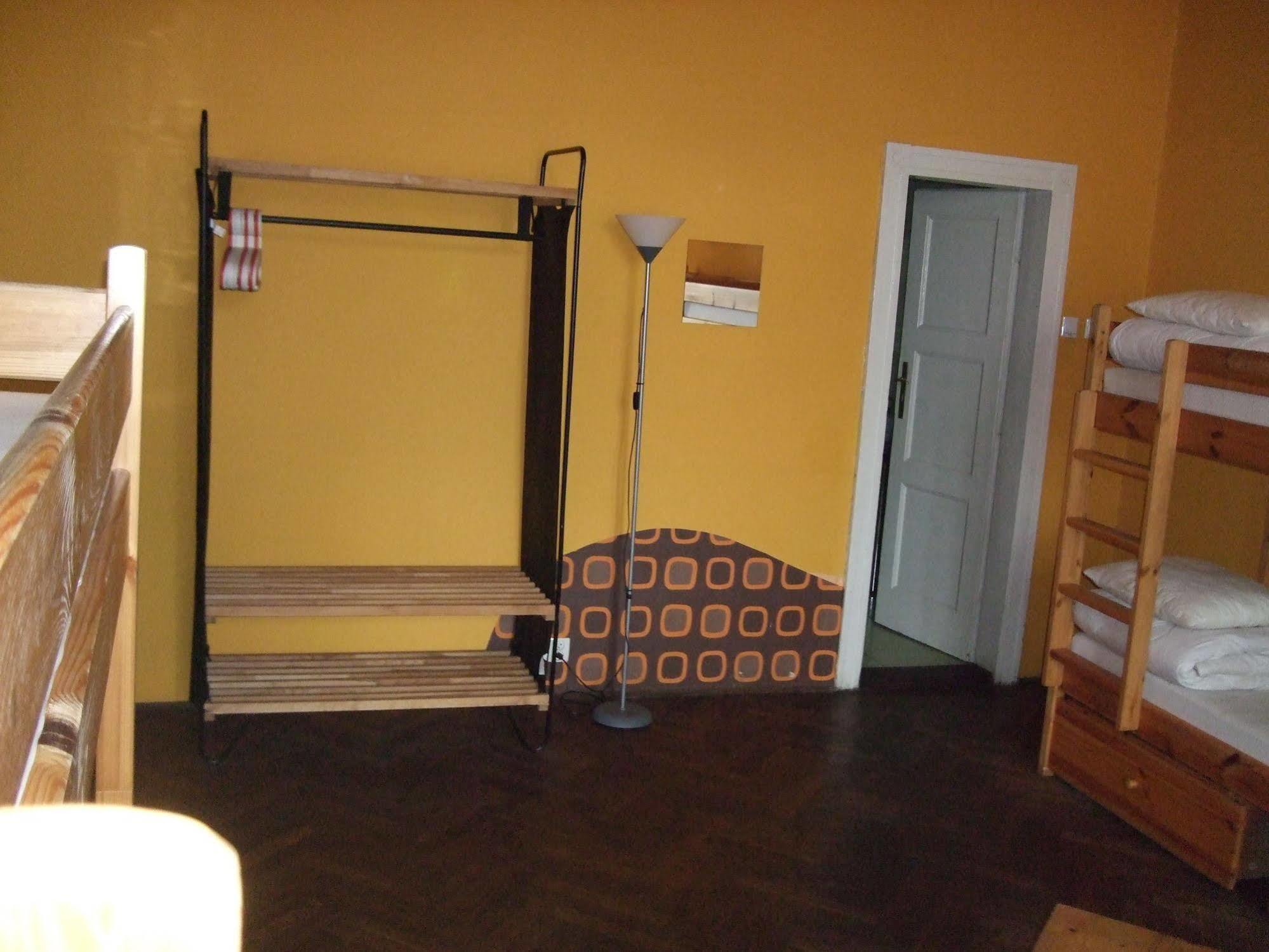 Old Walls Hostel Krasków Eksteriør bilde